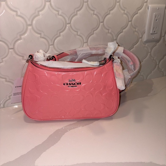 NWT 💜 Coach Teri Shoulder Bag In Signature Leather With Heart Charm - Picture 8 of 11